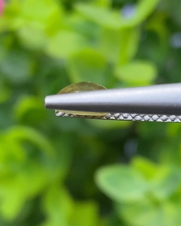 พลอย ตาแมว คริโซเบริล Cat eye Chrysoberyl 1.10 กะรัต (Cts.) พลอยแท้ อัญมณีมงคลประจําวันเกิด เครื่องประดับพลอย