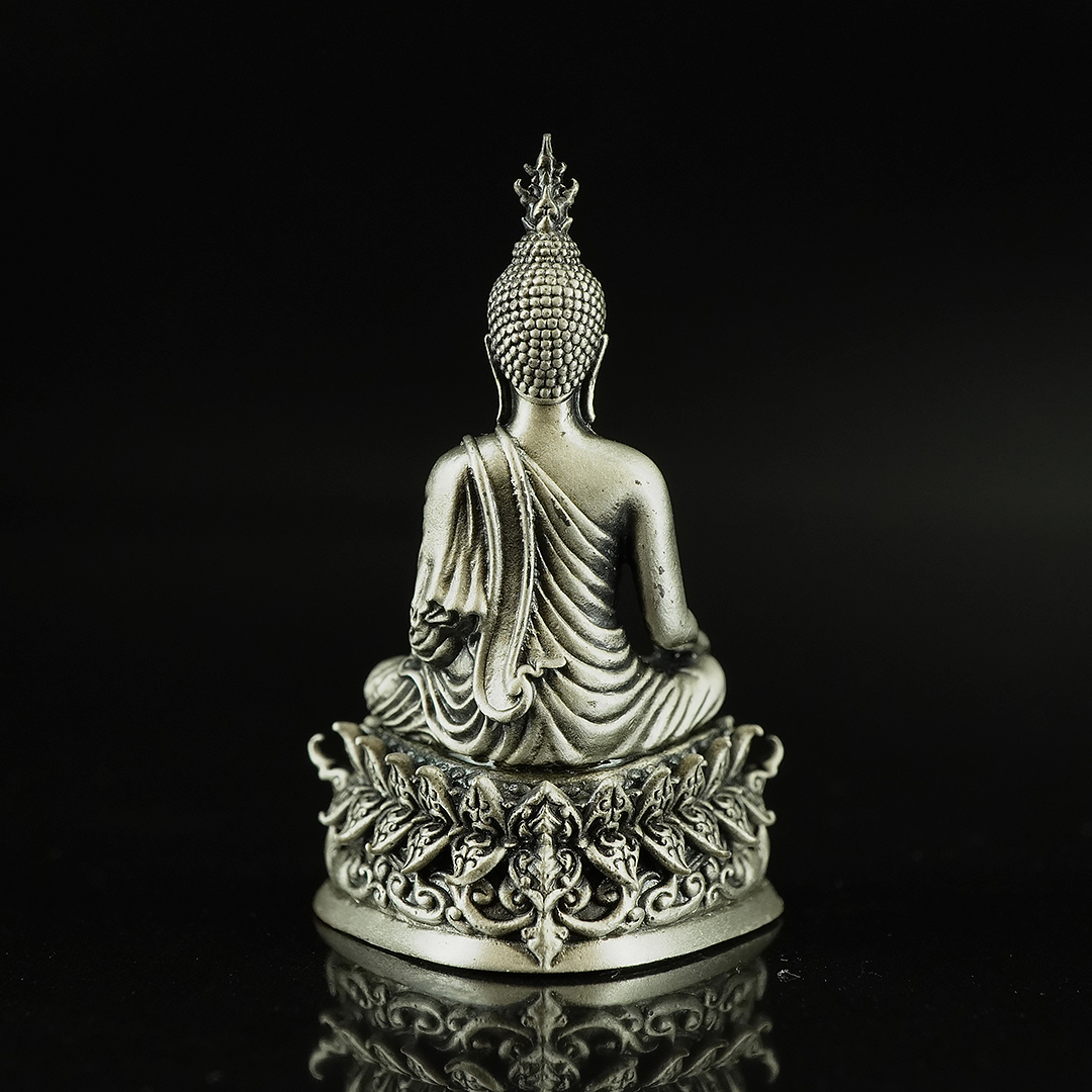 พระกริ่งพุทธมีสุขยกฐานะ เนื้อเงินซาติน