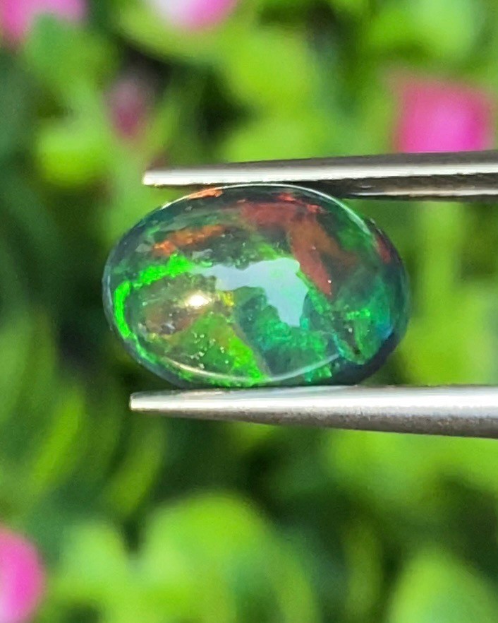 พลอย แบล็ก โอปอล Black Opal 2.53 กะรัต (Cts.) พลอยแท้ อัญมณีมงคลประจําวันเกิด เครื่องประดับพลอย