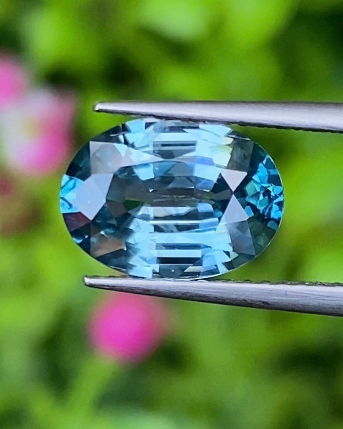 พลอย เพทาย (Zircon) 3.39 กะรัต (Cts.) พลอยแท้ อัญมณีมงคลประจําวันเกิด เครื่องประดับพลอย