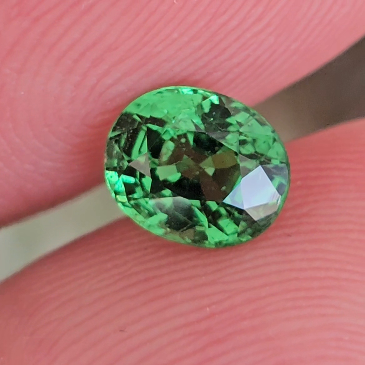 พลอย ซาโวไรท์ Tsavorite Garnet 1.16 กะรัต (Cts.) ดิบ Unheated พร้อมใบเซอร์ อัญมณีมงคลประจําวันเกิด เครื่องประดับพลอย