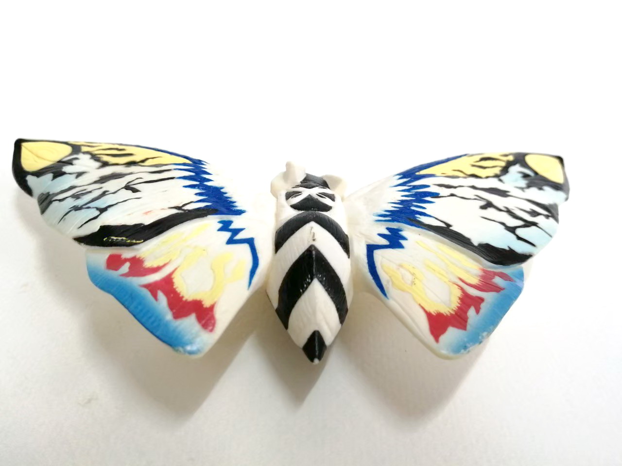 ซอฟ4นิ้ว เรนโบว์ มอธร่า bandai 1998 ขนาดสูง4นิ้ว ปลายปีกยาว6.5-7นิ้ว มือสองสภาพดีมีรอยบ้าง