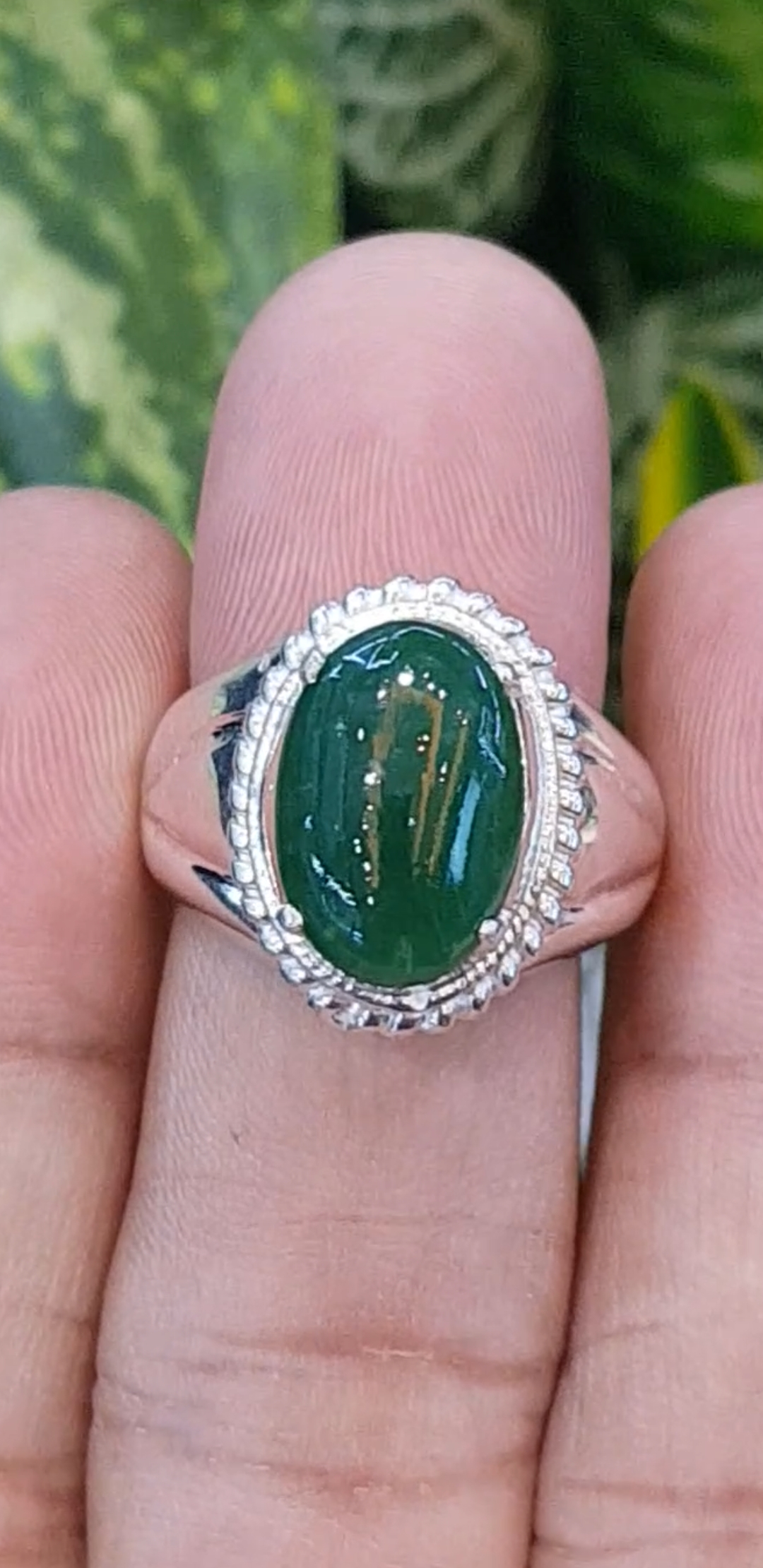 หยก พม่า แท้ Jade แหวนหยก 翡翠戒指 (Jadeite ring) 3.39 กะรัต (Cts.) (Size) 58 ดิบ ไม่ผ่านการปรับปรุง (Type A) พม่า (Myanmar)