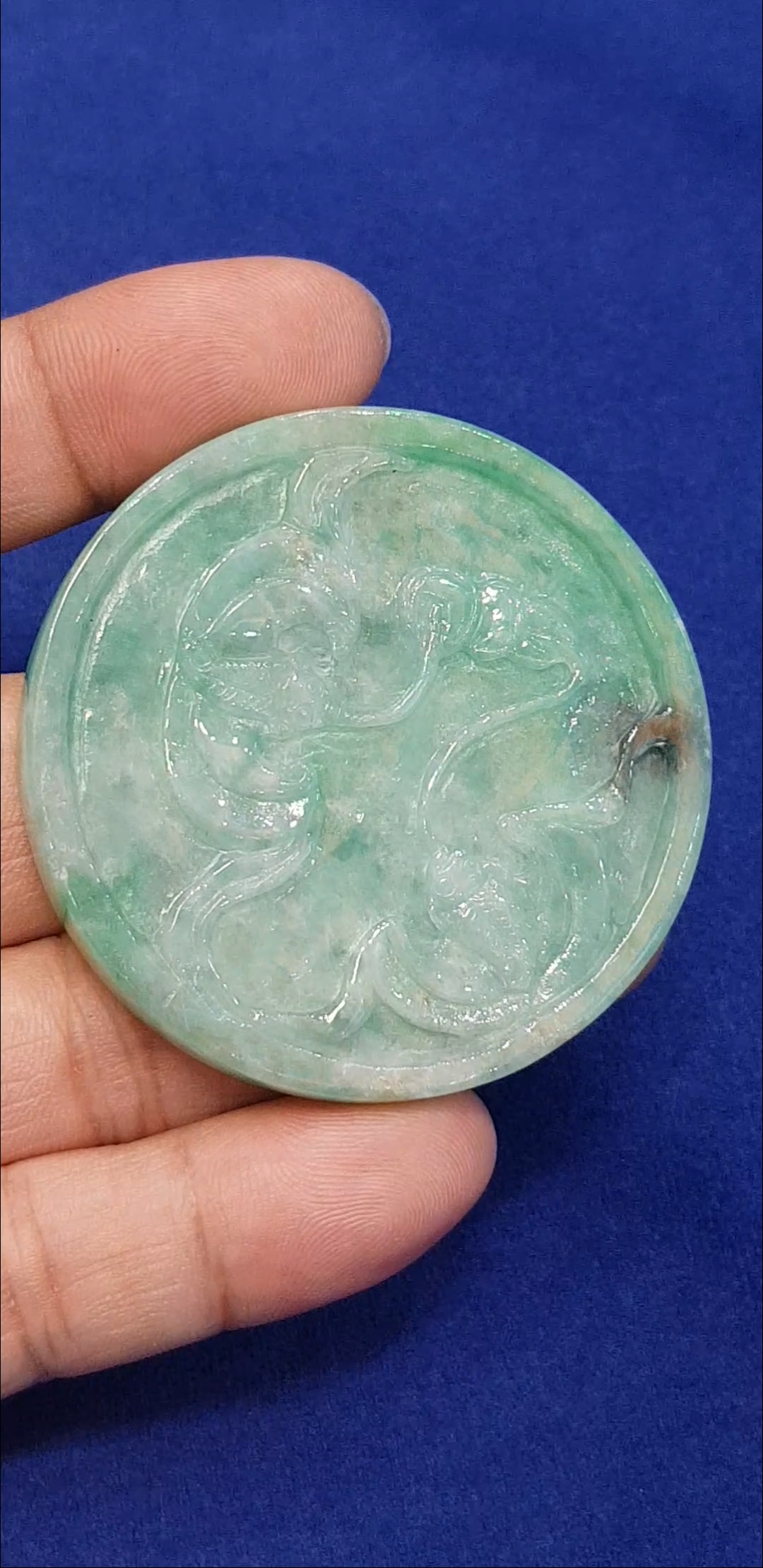 หยก พม่า แท้ Jade จี้หยก 3 สี แกะสลักรูปพญาเสือ (jadeite) ดิบ ไม่ผ่านการปรับปรุง (Type A) พม่า (Myanmar)