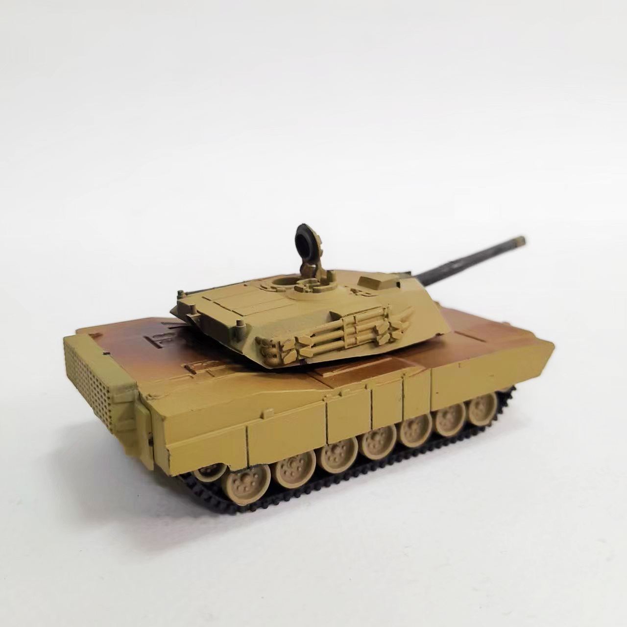 มีหลายภาพ,รถถังพลาสติกสำเร็จรูป M1A2 ทำสีแล้ว งานเก่า มือสอง สภาพดี มีรอยบ้าง