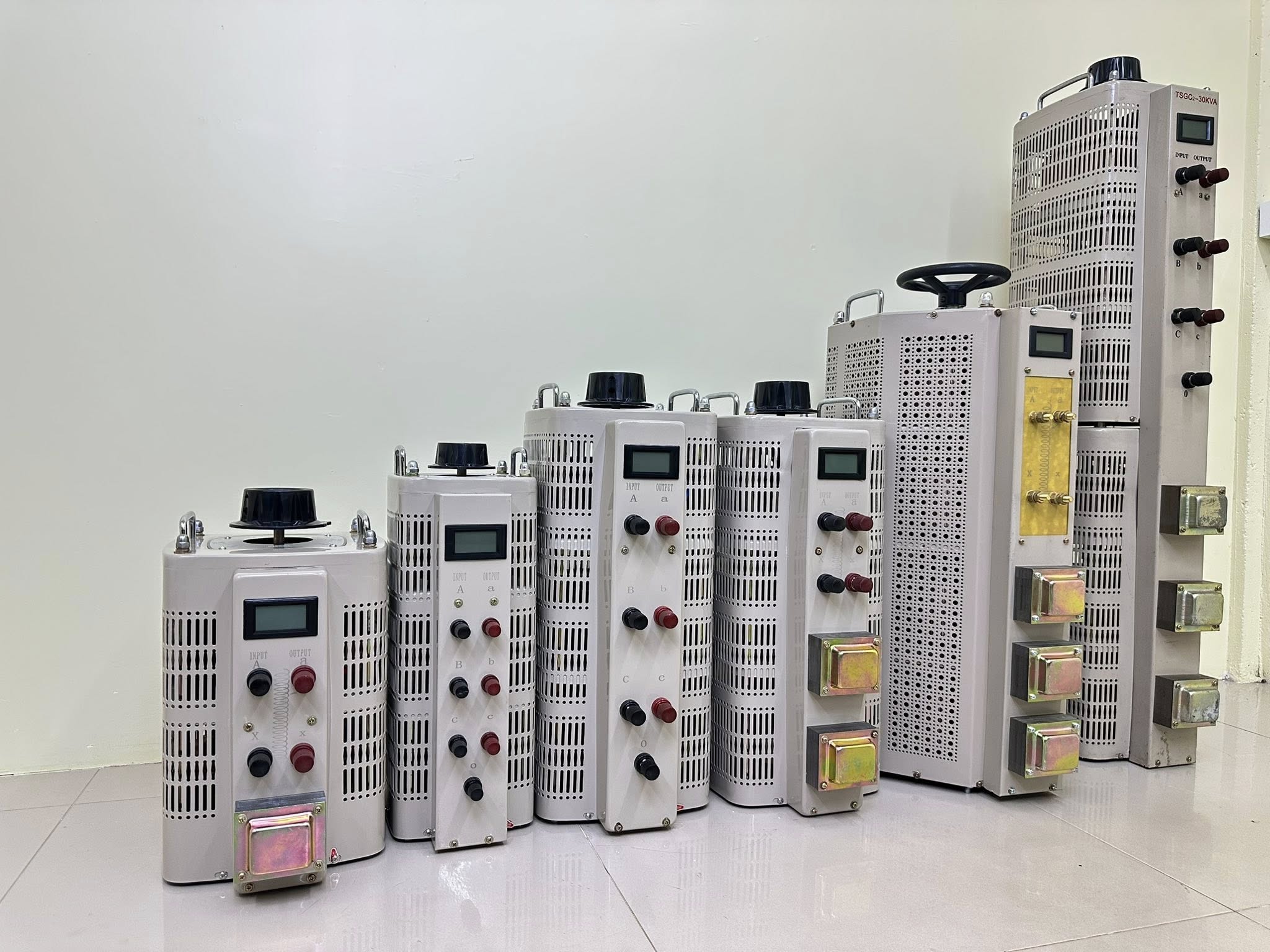 วาริแอค หม้อแปลงปรับแรงดันไฟฟ้าชนิดแกนหมุน 20Kva 1 เฟส