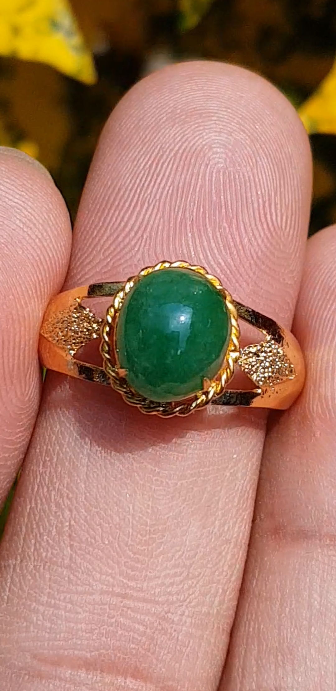 หยก พม่า แท้ Jade แหวนหยก 翡翠戒指 (Jadeite ring) ดิบ 2.19 กะรัต (Cts.) Size 58 ไม่ผ่านการปรับปรุง (Type A) พม่า (Myanmar)