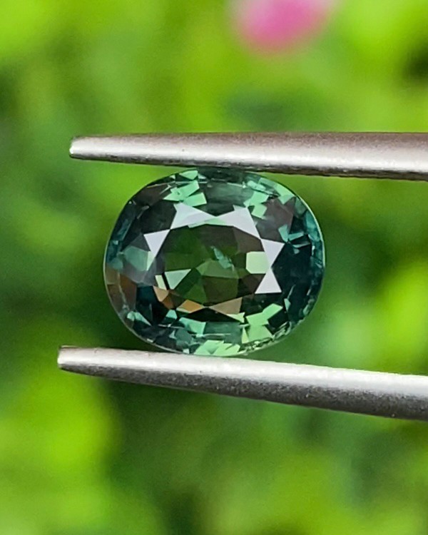 พลอย เขียวส่อง Green Sapphire 1.43 กะรัต (Cts.) เผาเก่า พลอยแท้ อัญมณีมงคลประจําวันเกิด เครื่องประดับพลอย