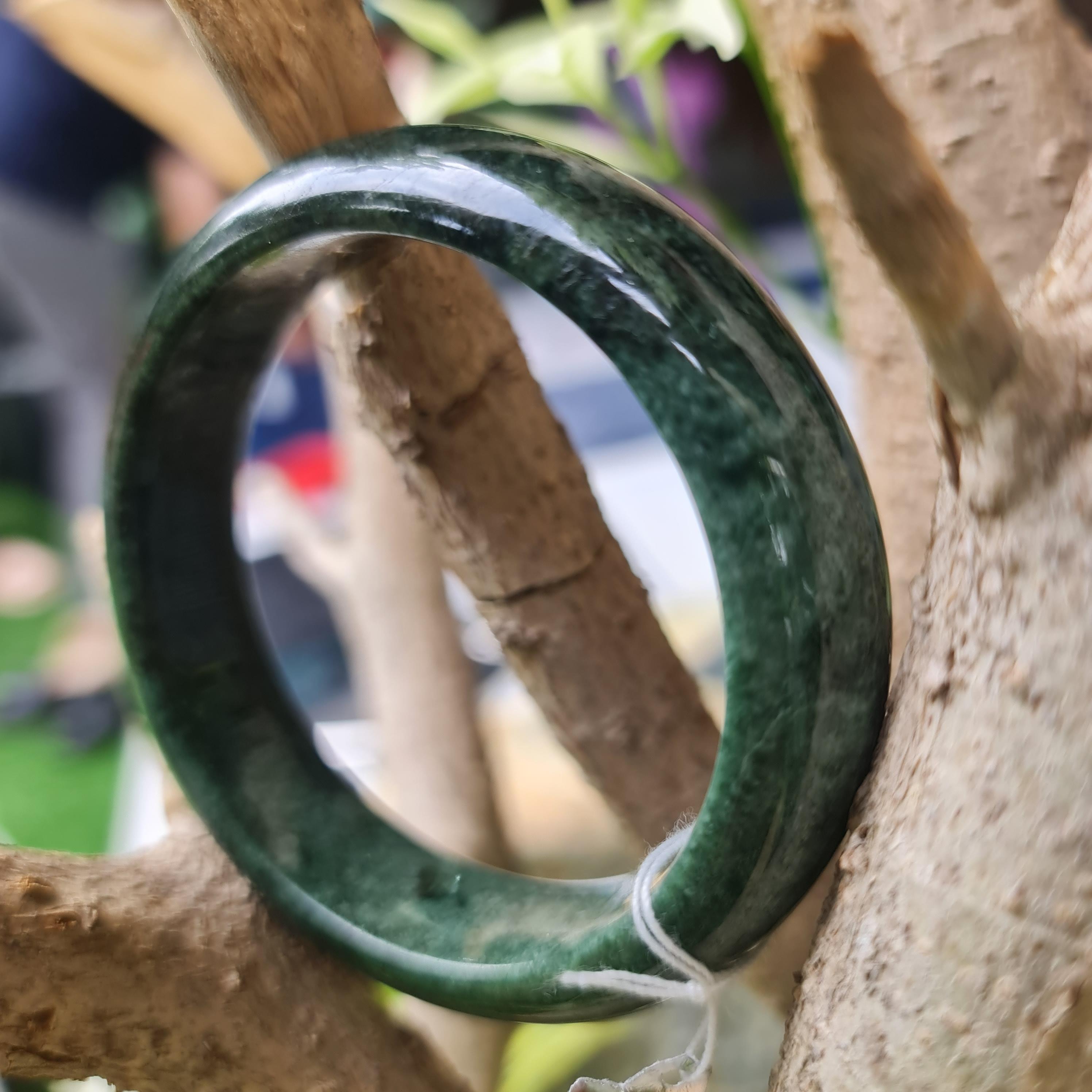 JB6804061 หยก พม่า แท้ Jade กำไลหยก 57.0 มม. (Jadeite bracelet) พม่า (Myanmar)