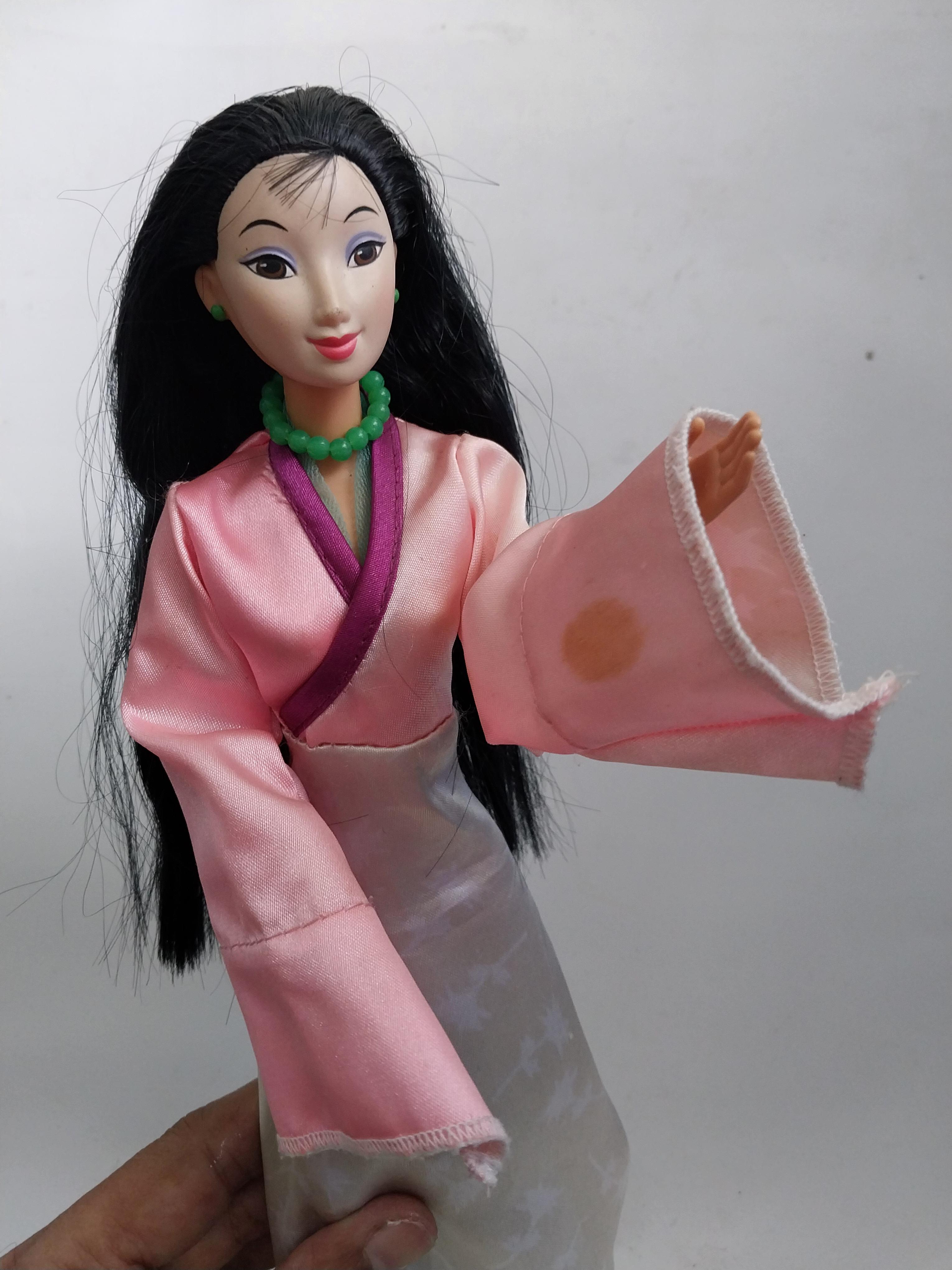 มือ2 มีหลายภาพ แขนเสื้อเปื้อนตามภาพ ตุ๊กตามู่หลานชุดดูตัว Mulan Disney