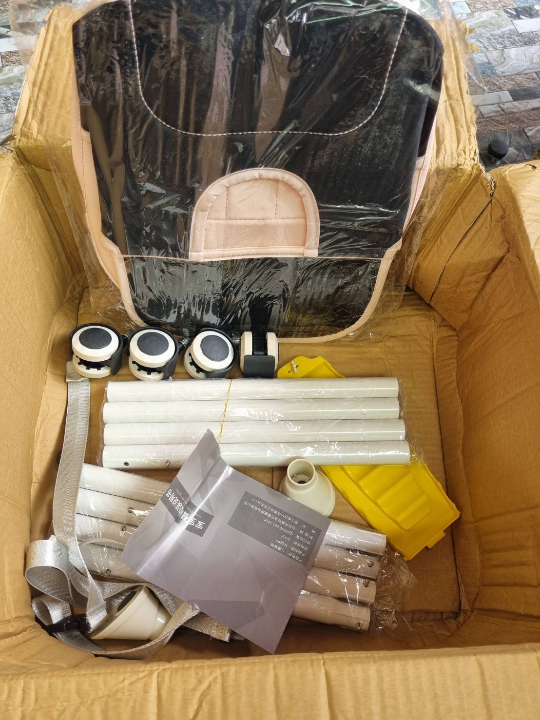 เก้าอี้กินข้าวเด็กน้อย ราคาดี มี 9 ตัว ของใหม่ มีสีฟ้า 2 ชมพู 5 สีนกเป็ดน้ำ 2