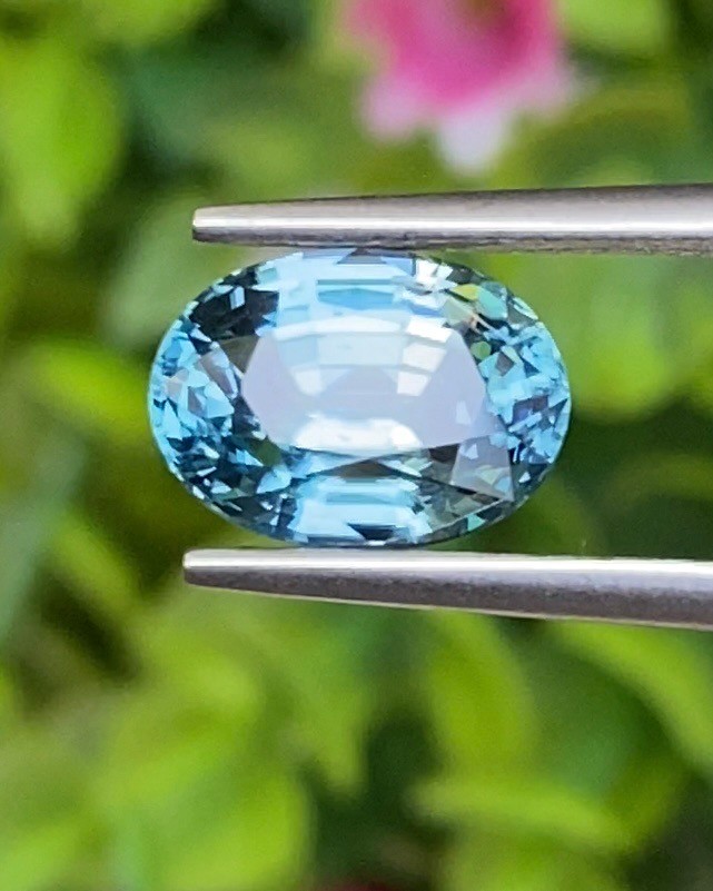 พลอย เพทาย (Zircon) 3.78 กะรัต (Cts.) พลอยแท้ อัญมณีมงคลประจําวันเกิด เครื่องประดับพลอย