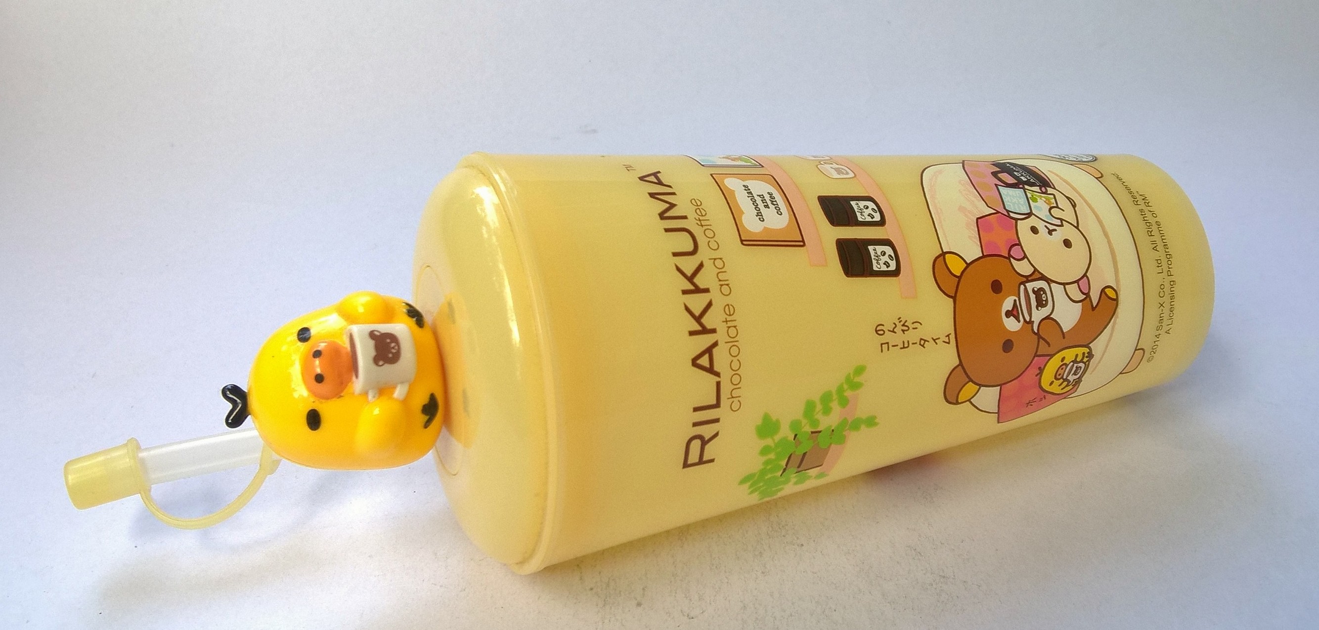 Collectible Plastic Grass"A Yellow Pig, friend of Rilakkuma Topper on the Yellow Cute Printed Grass" ,ของสะสมจาก7-11 แก้วพลาสติกสีฟ้าพิมพ์ลายน่ารัก พร้อมท๊อปเปอร์ หมูเหลือง เพื่อนของรีลัคคุมะ