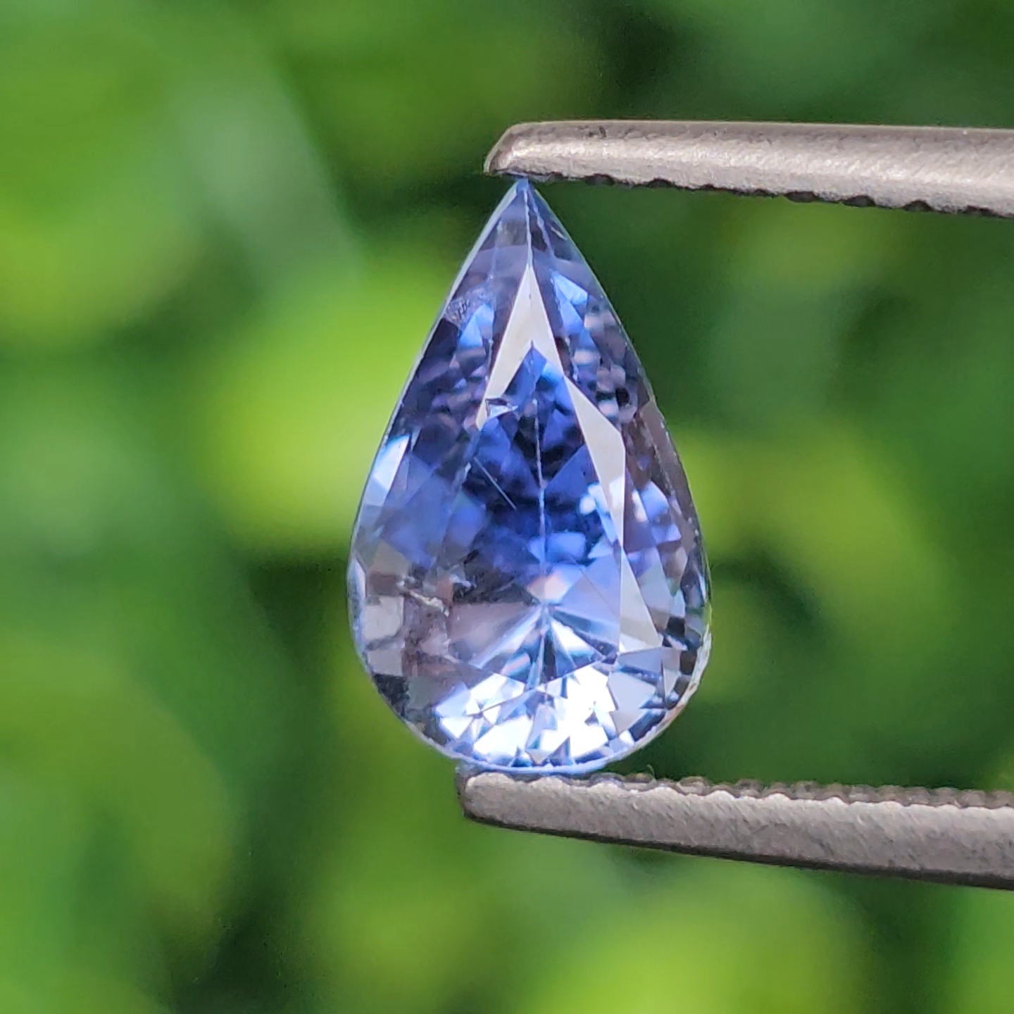 พลอย ไพลิน (Blue Sapphire) 1.55 กะรัต (Cts.) ดิบ (Unheated) พร้อมใบเซอร์ พลอยแท้ อัญมณีมงคลประจําวันเกิด เครื่องประดับพลอย