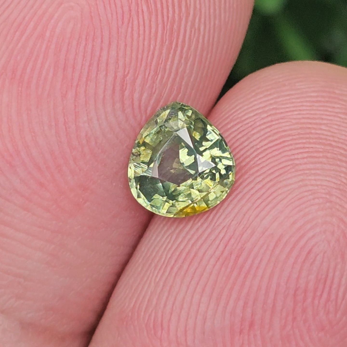 พลอย เพทาย Natural Zircon 1.29 กะรัต (Cts.) ดิบ พลอยแท้อัญมณีมงคล ประจําวันเกิด เครื่องประดับพลอย