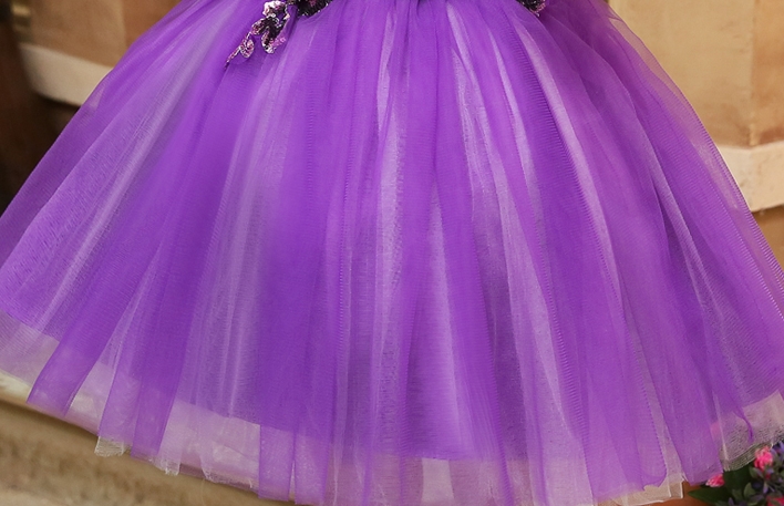 Pre-order ชุดราตรีเด็ก ชุดออกงาน ชุดกระโปรง สไตล์เจ้าหญิง แบบไหล่ปาด แต่งดอกไม้ช่วงบน กระโปรงตาข่ายฟูฟ่อง เชือกผูกหลัง สวยงาม