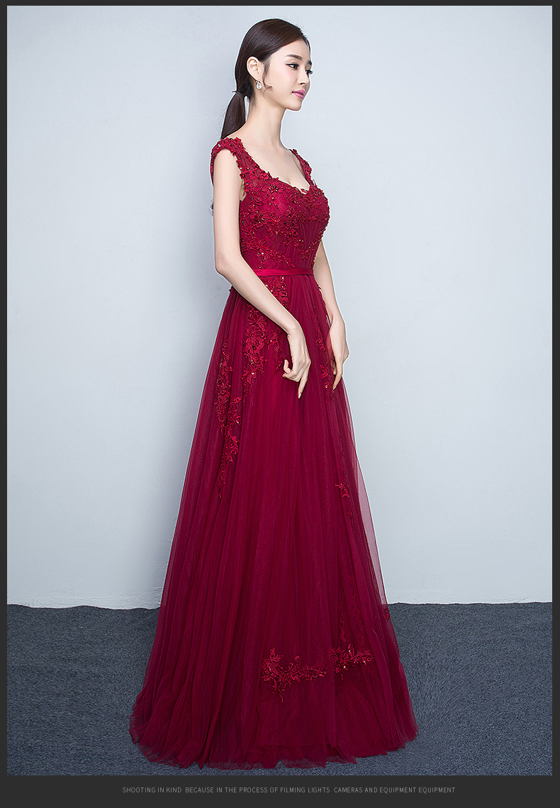 Pre-order ชุดราตรียาว ผ้าตาข่าย แขนกุด แต่งลูกไม้ สีแดง ปักดิ้นด้วยเพชร มุก สวย สง่า เรียบหรู