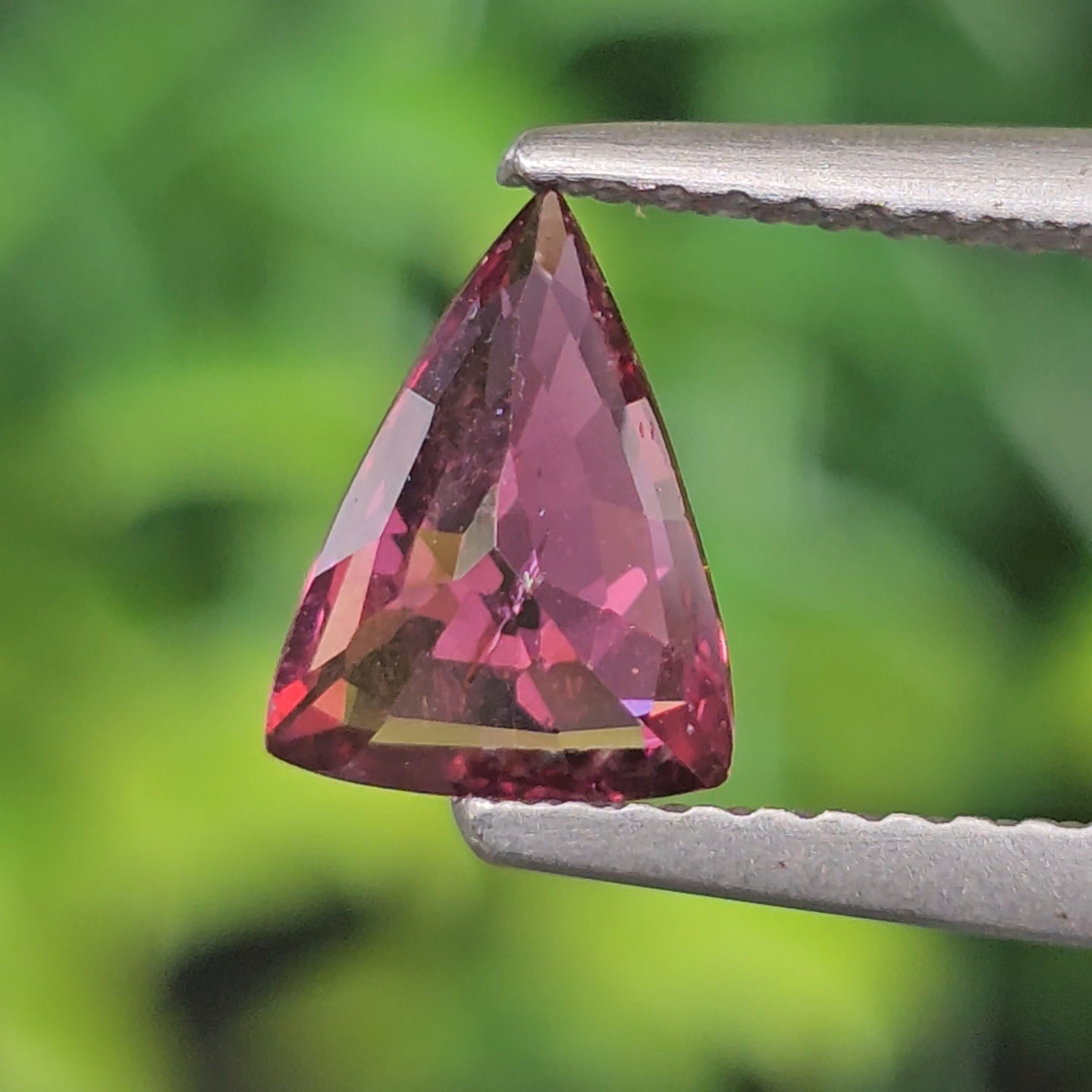 พลอย อุมบาไลต์ การ์เน็ต Umbalite Garnet 1.10 กะรัต (Cts.) ดิบ Unheated ลอยแท้ อัญมณีมงคลประจําวันเกิด เครื่องประดับพลอย