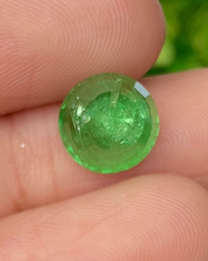 พลอย ซาโวไรท์ Tsavorite Garnet 5.59 กะรัต (Cts.) ดิบ Unheated พลอยแท้ อัญมณีมงคลประจําวันเกิด เครื่องประดับพลอย