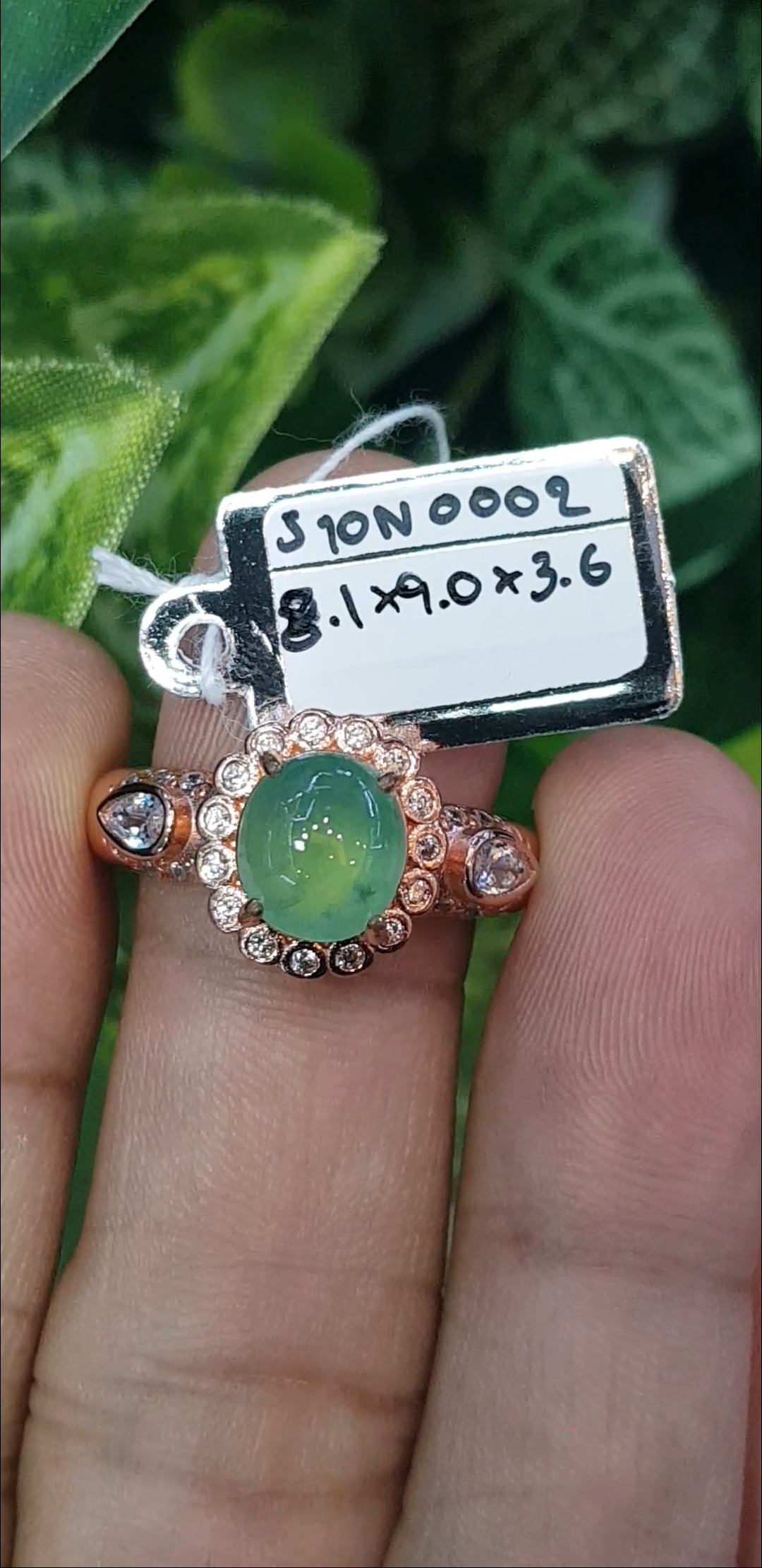 หยก พม่า แท้ Jade แหวนหยก (Jadeite ring) 2.13 กะรัต (Cts.) (Size) 59 ดิบ ไม่ผ่านการปรับปรุง (Type A) พม่า (Myanmar)