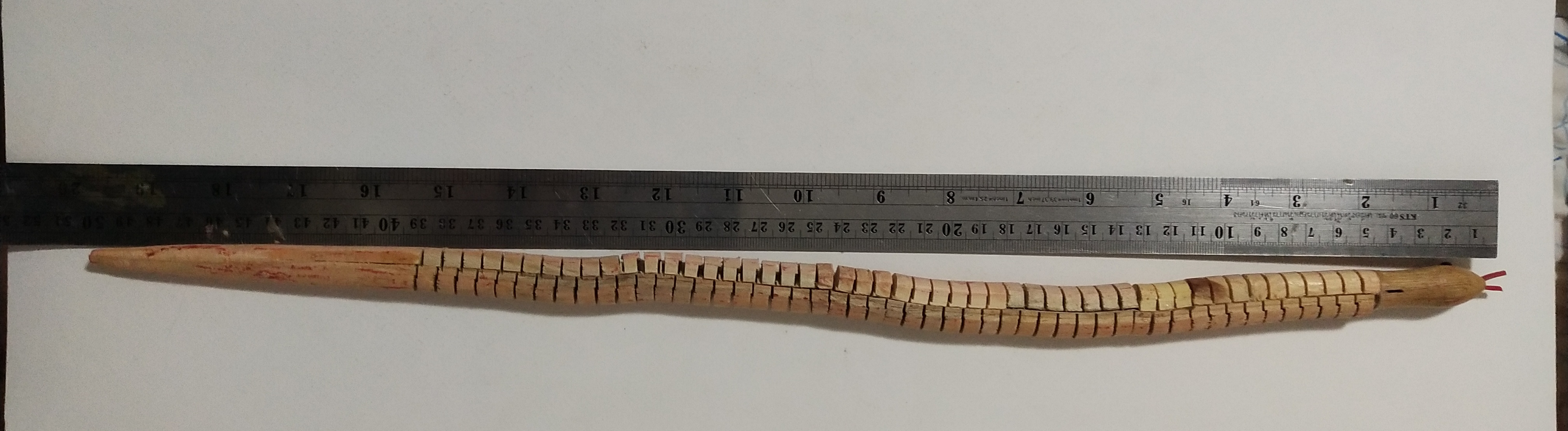 งูไม้ระกำ กระดุกกระดิกได้ สีแดง ขนาดประมาณ 19" ( มี 4สี :แดง,เขียว,น้ำตาล,ดำ)