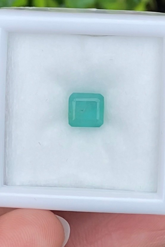 พลอย มรกต Natural Emerald แซมเบีย 0.93 กะรัต (Cts.) พลอยแท้ อัญมณีมงคลประจําวันเกิด เครื่องประดับพลอย