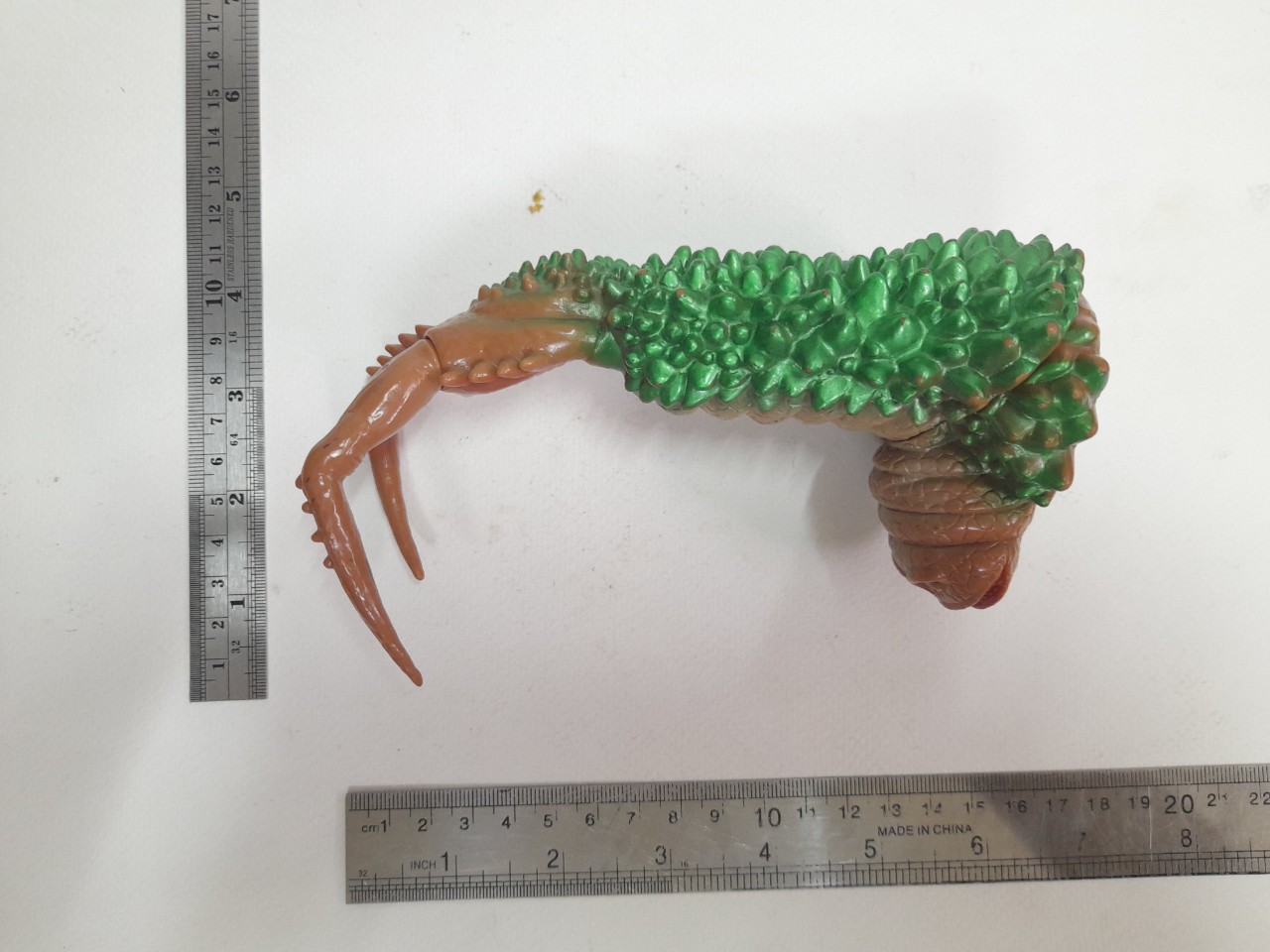 ซอฟ 6.5-7 นิ้ว สัตว์ประหลาดทวินเทล จากอุลตร้าแมนแจ๊ค มือสอง สภาพดี มีรอยบ้าง มีปั๊มใต้เท้า