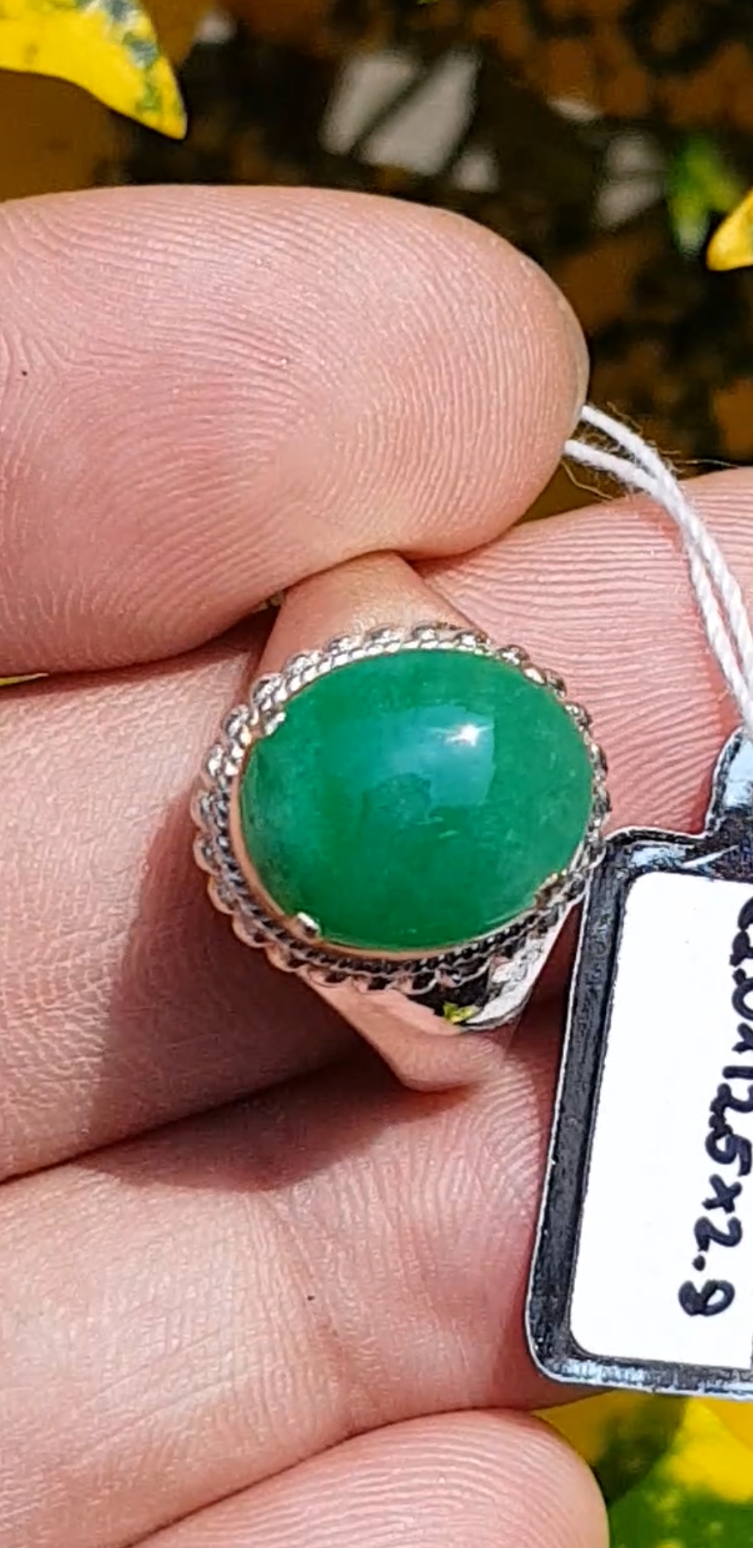 หยก พม่า แท้ Jade แหวนหยก 翡翠戒指 (Jadeite ring) 3.12 กะรัต (Cts.) ดิบ ไม่ผ่านการปรับปรุง (Type A) พม่า (Myanmar)