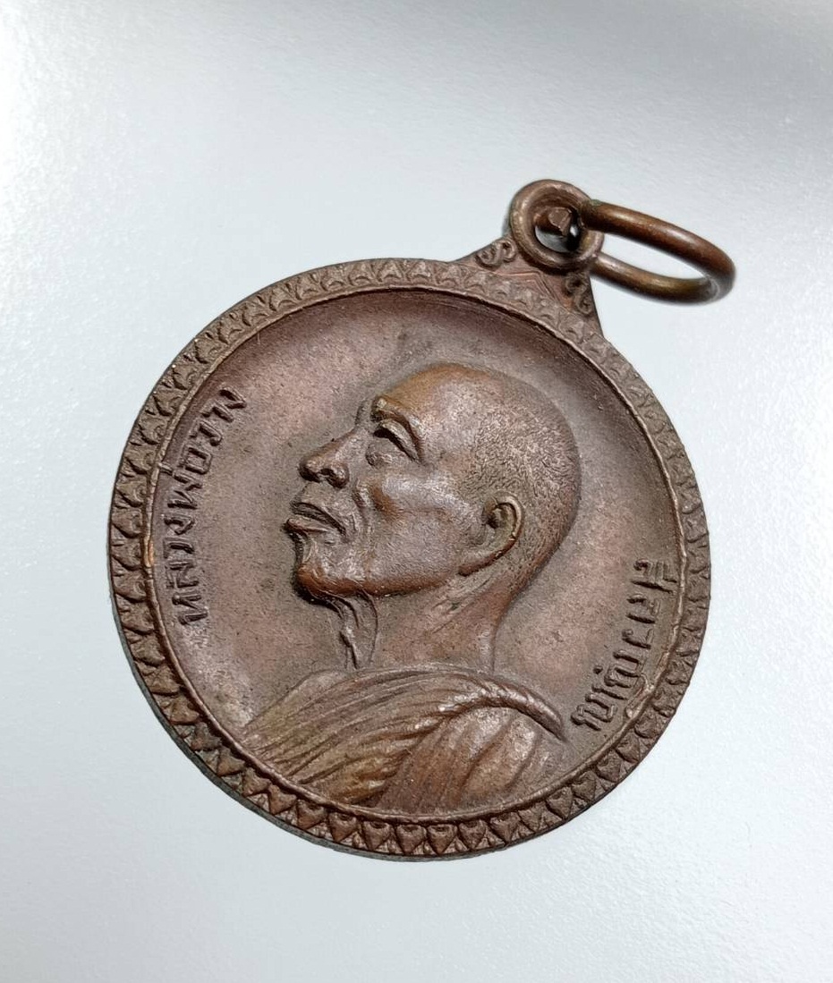 A7665 หลวงพ่อวาง วัดเทพนิมิตร จ.สุรินทร์ หลังพระปิดตา