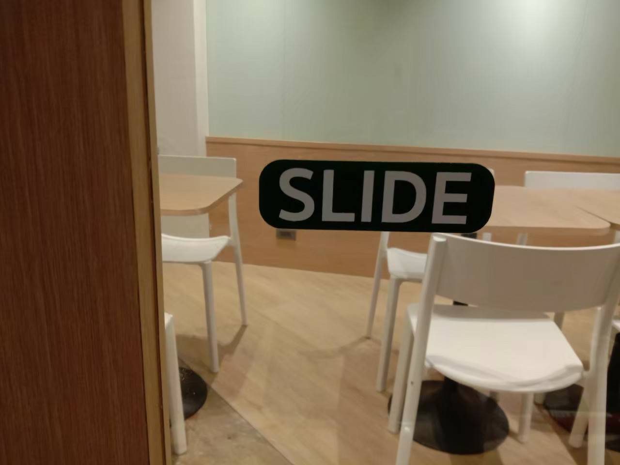 ป้ายสติ๊กเกอร์ ติดตั็งร้าน LAVITA coffee