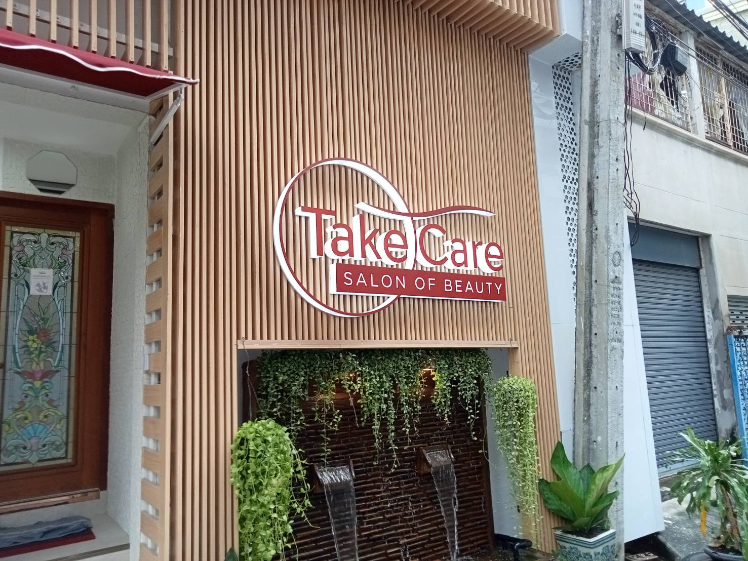 #ป้ายอะคริลิคไฟออกรอบตัวหน้าติดสติ๊กเกอร์รองหลังพาสวู๊ด