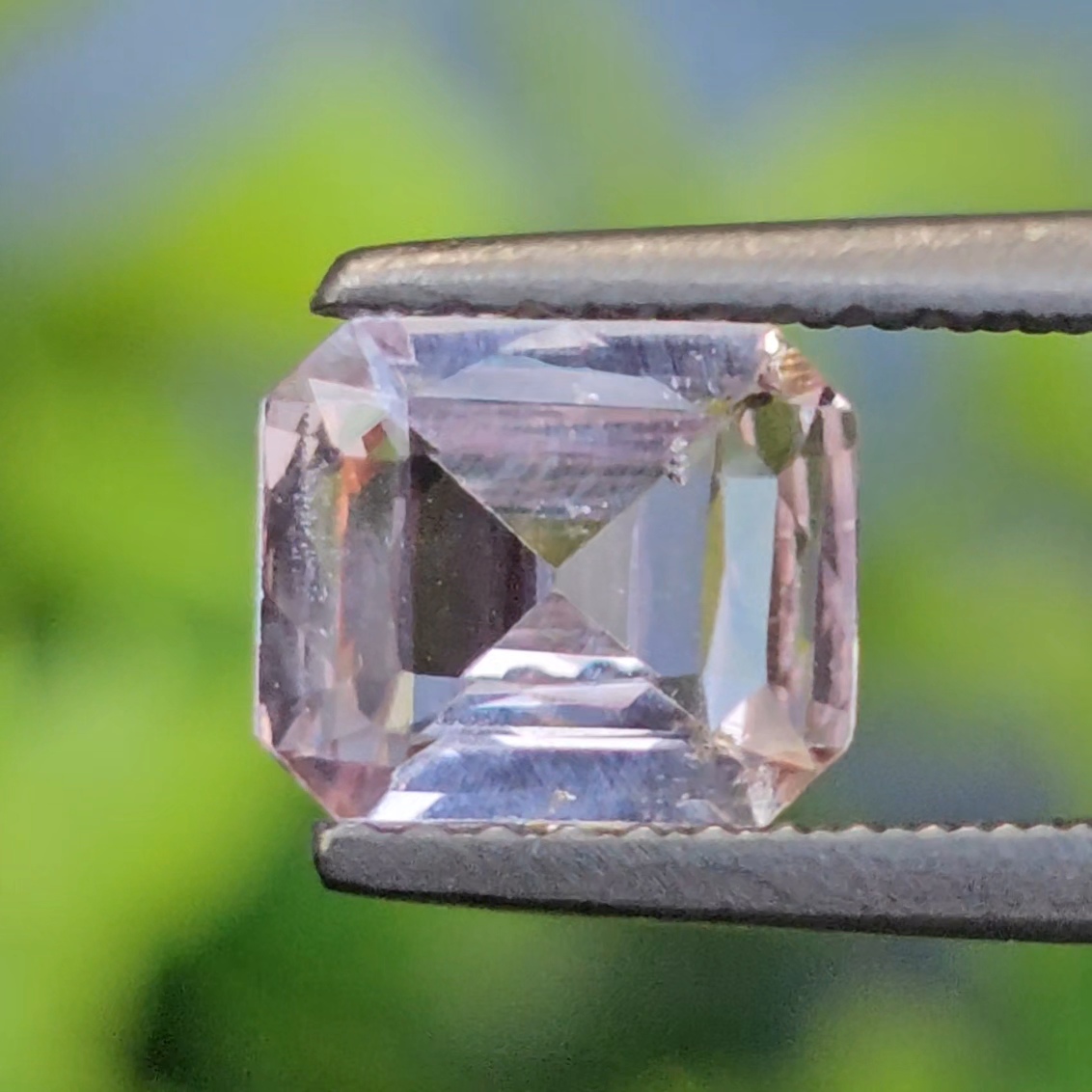 พลอย พัดพารัดชา Padparadscha Sapphire 1.23 กะรัต (Cts.) ดิบ (Unheated) พลอยแท้ อัญมณีมงคลประจําวันเกิด เครื่องประดับพลอย