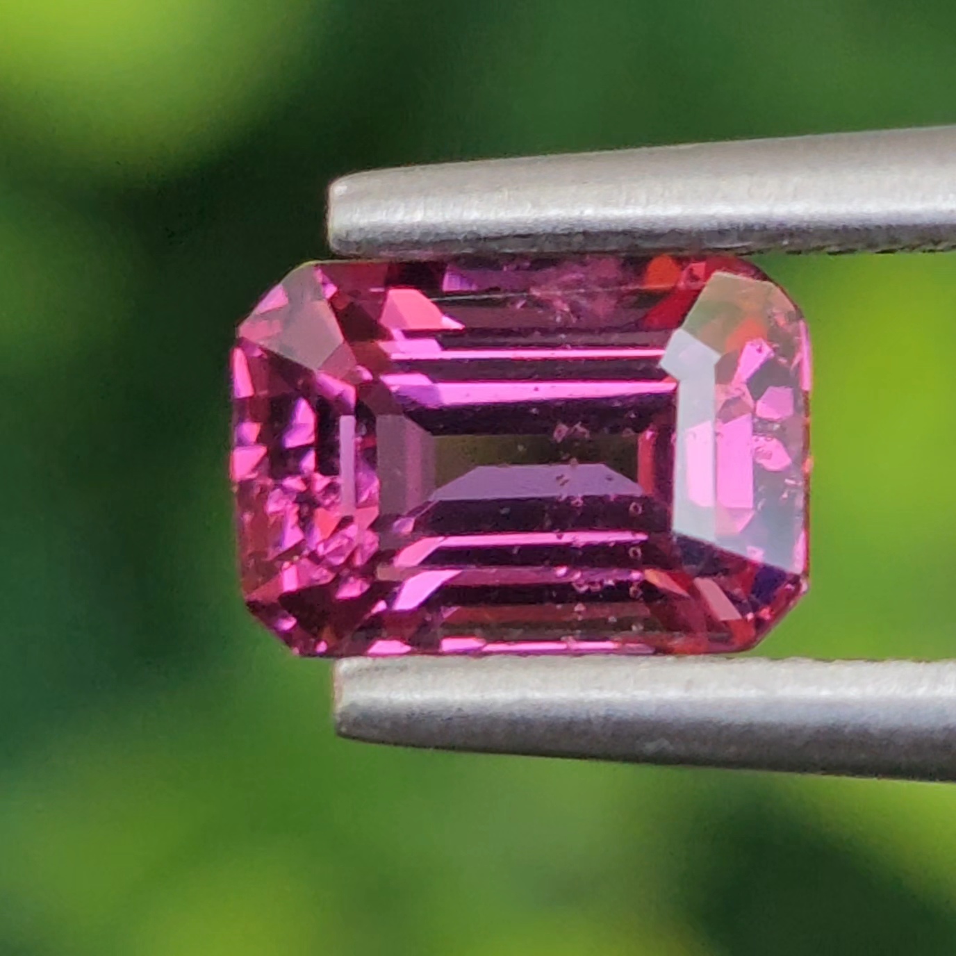 พลอย อุมบาไลต์ การ์เน็ต Umbalite Garnet 1.28 กะรัต (Cts.) ดิบ Unheated ลอยแท้ อัญมณีมงคลประจําวันเกิด เครื่องประดับพลอย