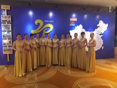 Pre-order ชุดราตรียาว คล้องคอ ปักเลื่อม แต่งเพชร ช่วงอกและเอว แบบเก๋ สวยหรู เชือกผูกหลัง ไซส์ใหญ่ S-7XL