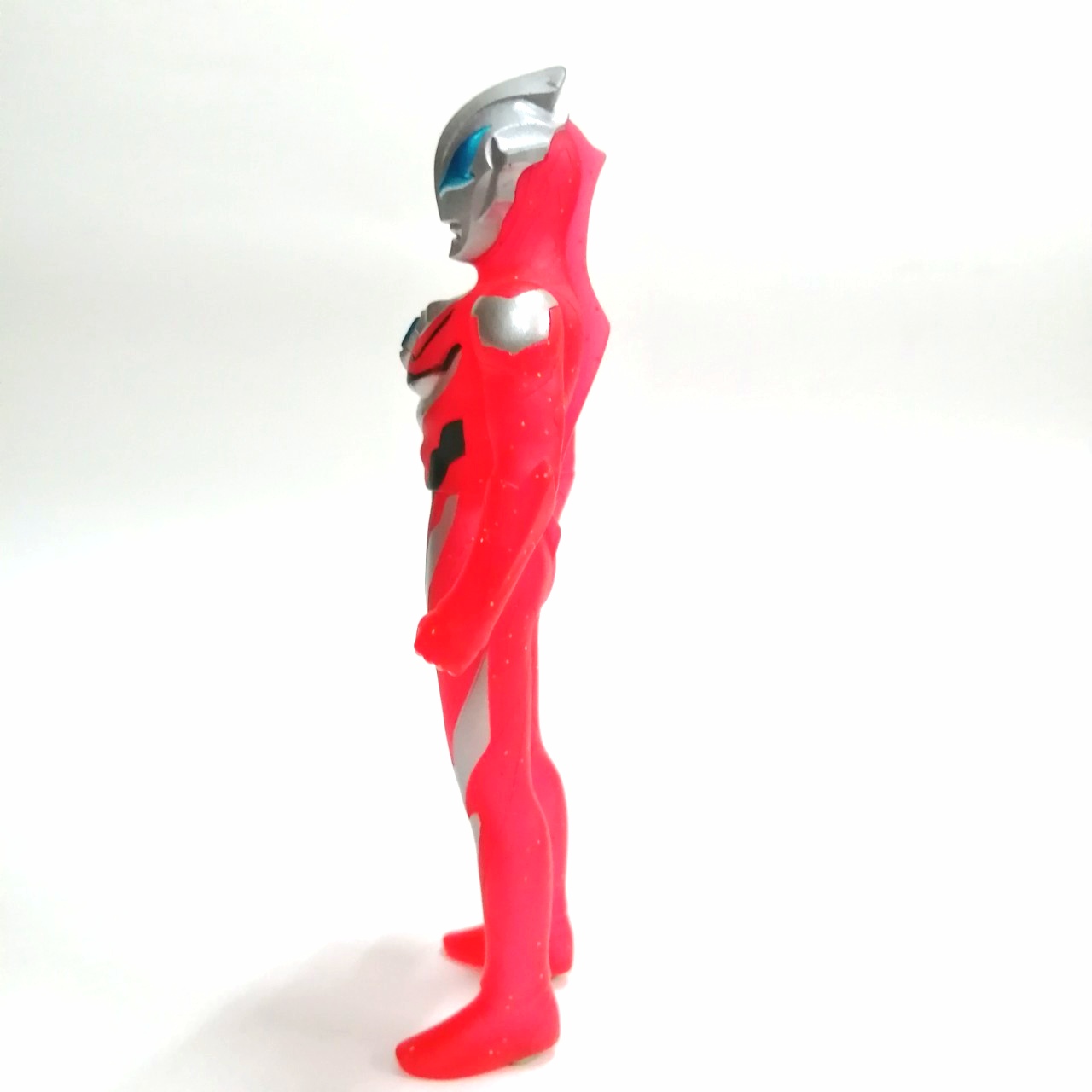 ซอฟ 5.5 นิ้ว ตัวพิเศษ อุลตร้าแมนจีส สีแดงใสใส่กากเพชรทำสีเฉพาะจุด สภาพดีมีรอยบ้าง