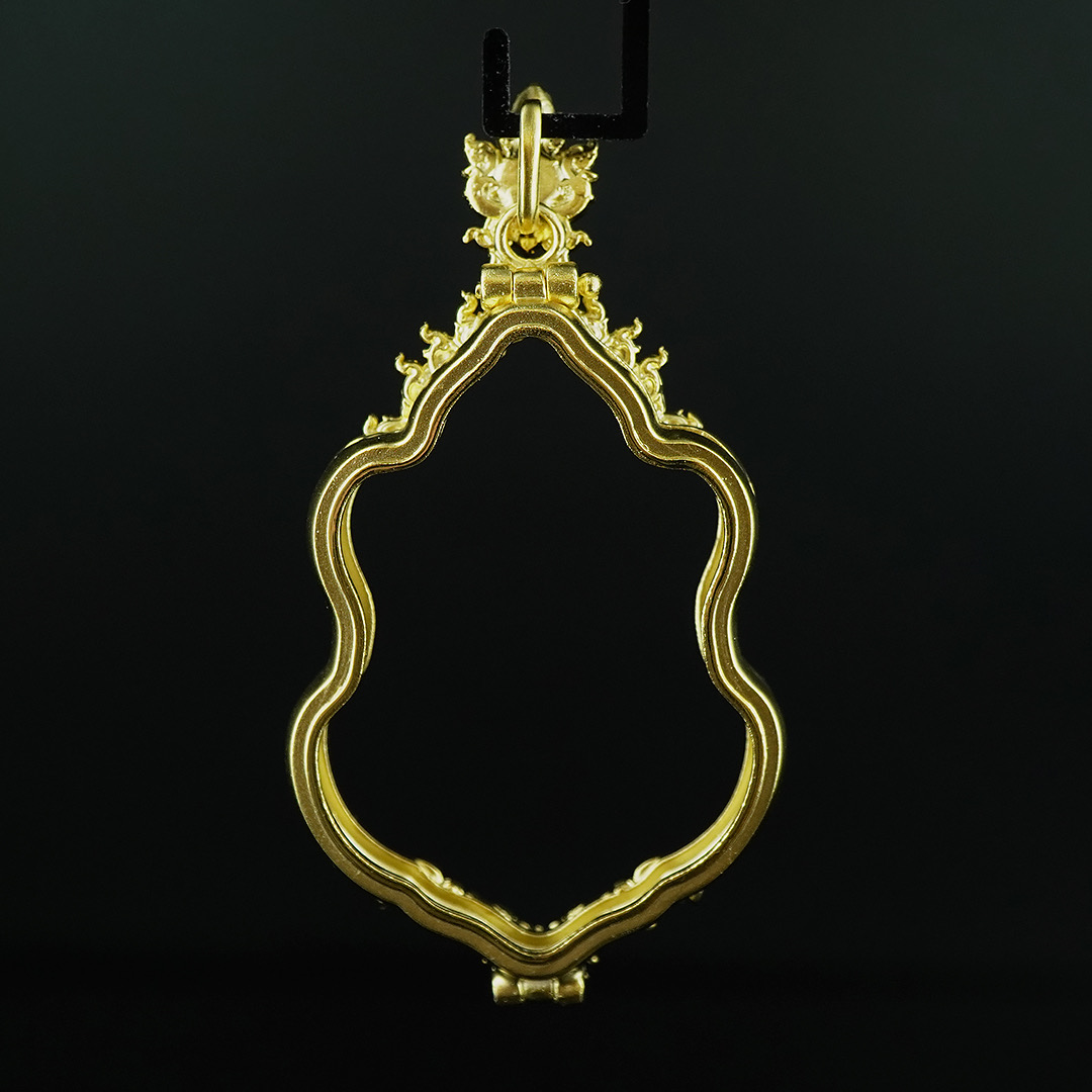 (แบบที่10.2) กรอบเนื้อบรอนซ์ชุบทอง สำหรับองค์พระขนาด ความสูง 4.4 เซนติเมตร ความกว้าง 3.1 เซนติเมตร