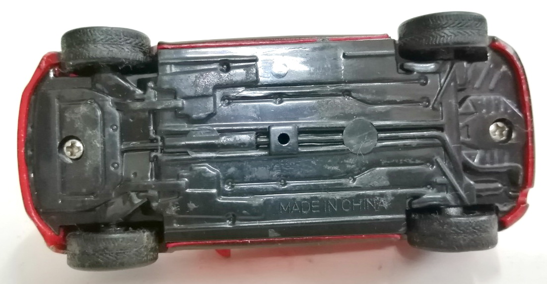 รถเหล็กงานเก่าสะสม สีแดง หลังคาสีขาว **สีถลอก มีตำหนิ ตามภาพ ขนาดยาวราว 10 ซม.ขายตามสภาพเก็บสะสม