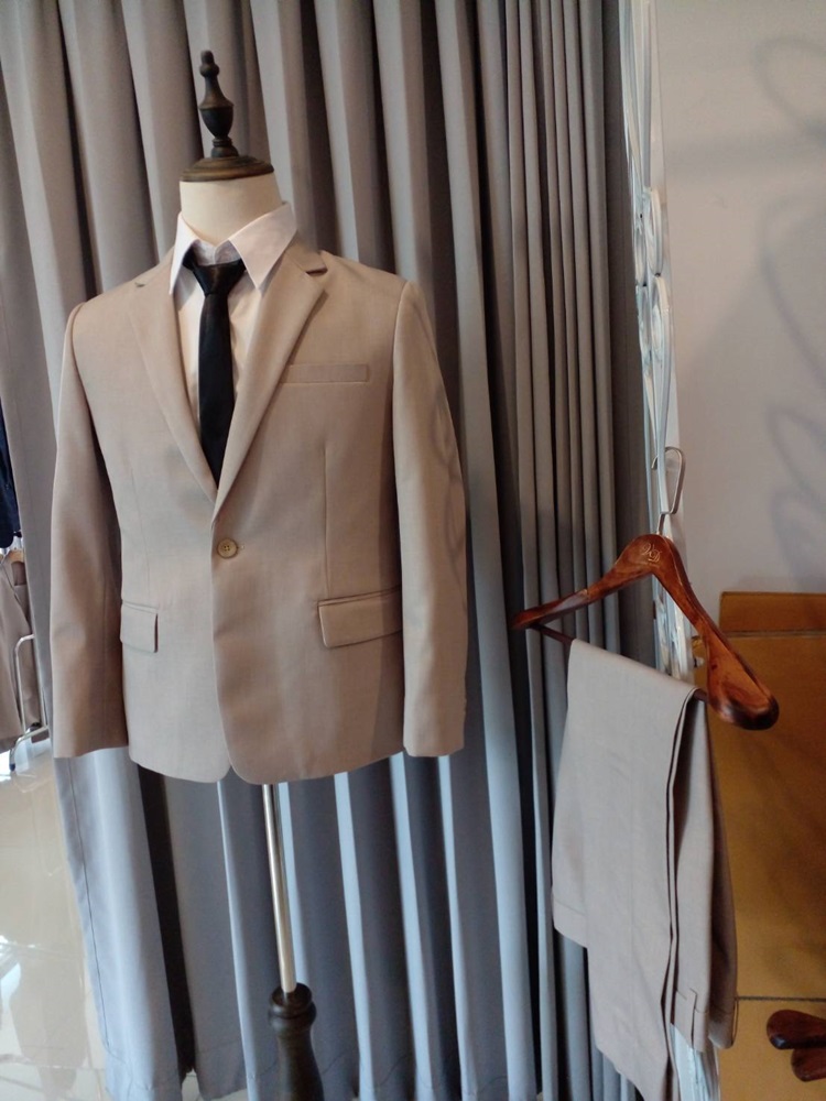 เช่า ชุดสูทชาย สีเบจ คลาสสิก