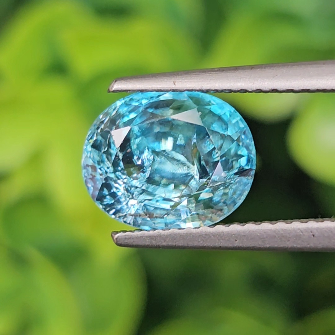 พลอย เพทาย (Zircon) 4.52 กะรัต (Cts.) พลอยแท้ อัญมณีมงคลประจําวันเกิด เครื่องประดับพลอย