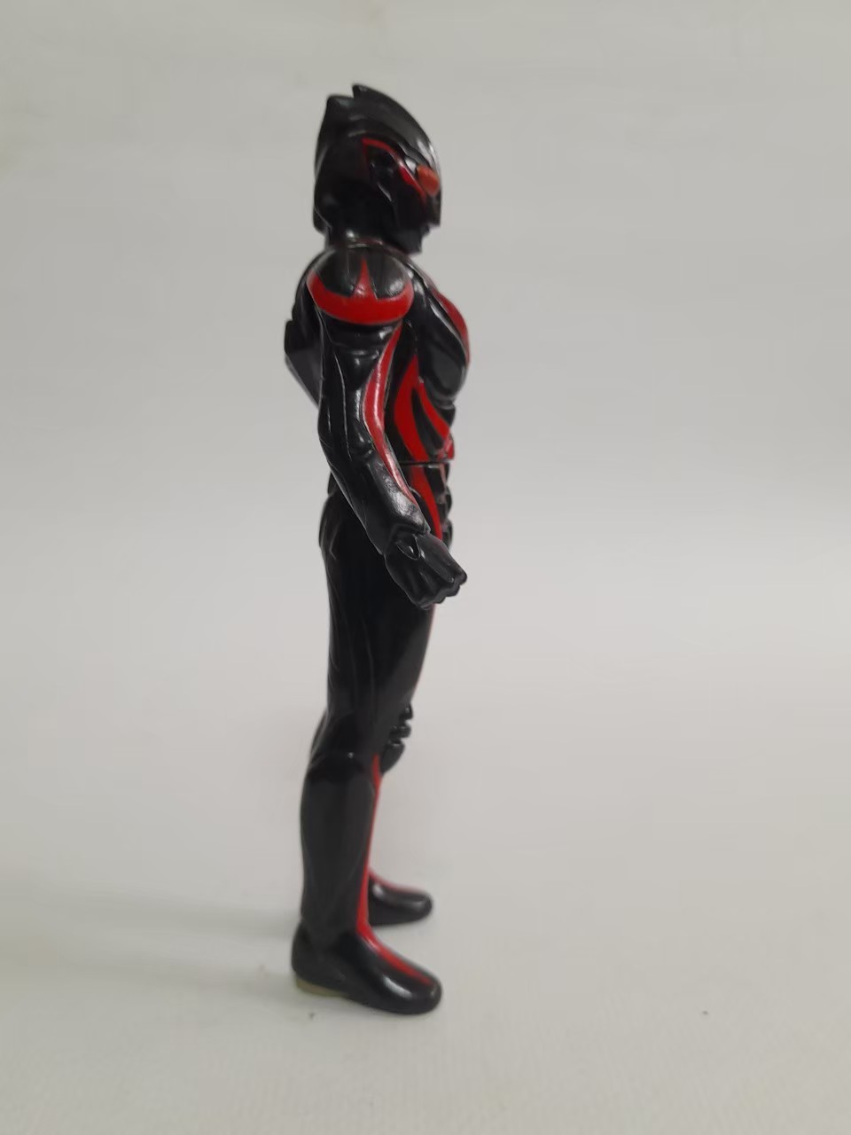 ซอฟ 5-5.5 นิ้ว ดาค์คซากิ จากอุลตร้าแมนเนกซัส ขนาดตามรูปมือสองสภาพดีมีรอยบ้าง มีปั๊ม