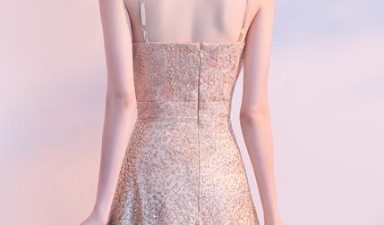 ชุดราตรียาวสายเดี่ยวสีทองแต่งกากเพชรสวยหรู (ซิปหลัง)