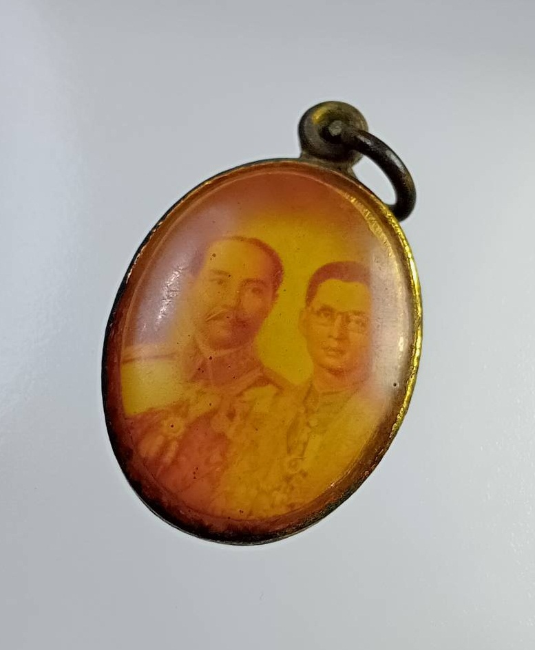 P154 ล็อกเก็ตรัชกาลที่5 รัชกาลที่9 หลัง หลวงปู่แหวน วัดดอยแม่ปั๋ง จ.เชียงใหม่