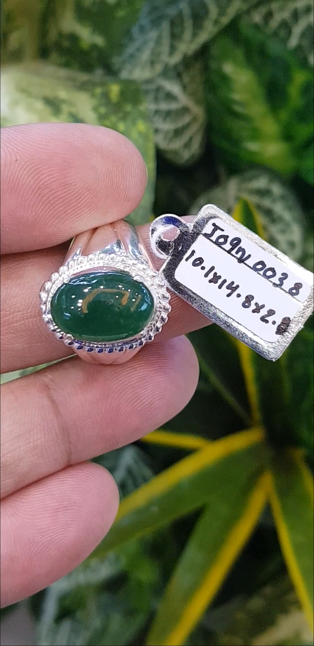 หยก พม่า แท้ Jade แหวนหยก 翡翠戒指 (Jadeite ring) 3.39 กะรัต (Cts.) (Size) 58 ดิบ ไม่ผ่านการปรับปรุง (Type A) พม่า (Myanmar)