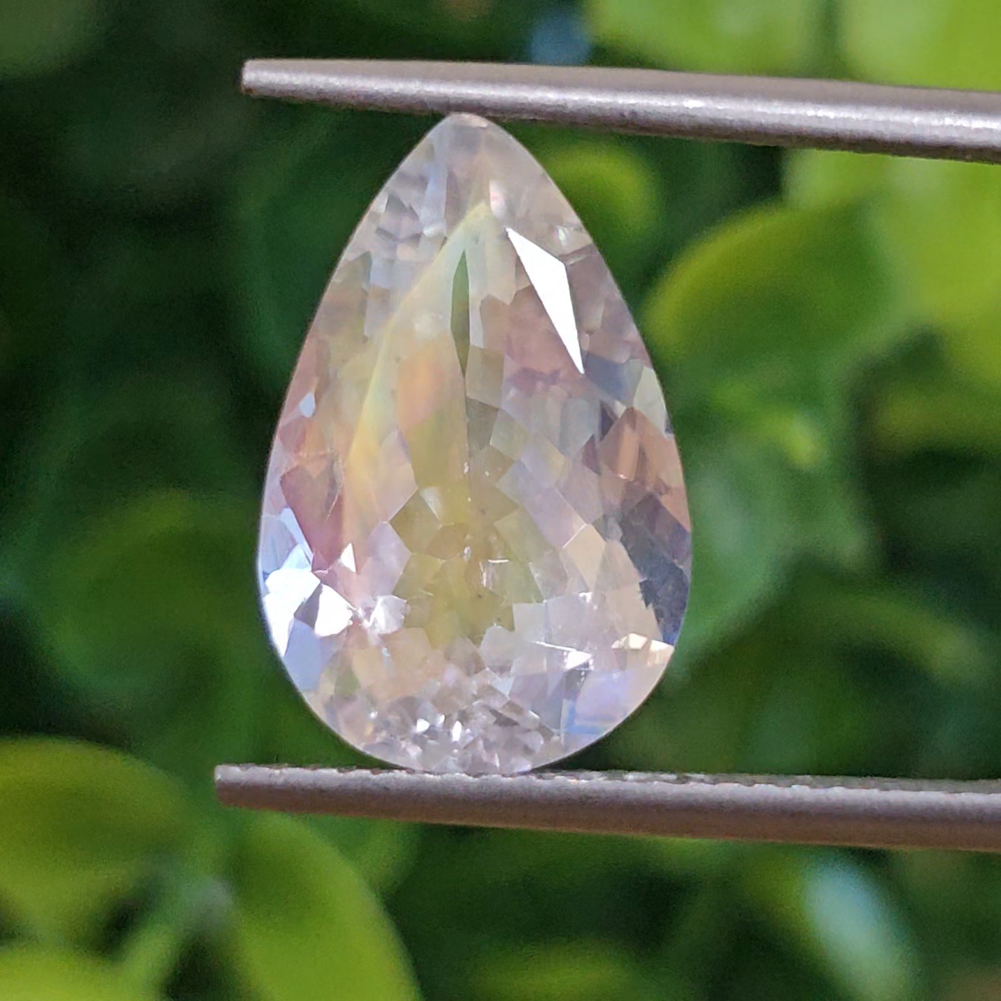 พลอย มูนสโตน เรนโบว์ Rainbow Moonstone 5.60 กะรัต (cts.) พลอยแท้ อัญมณีมงคลประจําวันเกิด เครื่องประดับพลอย