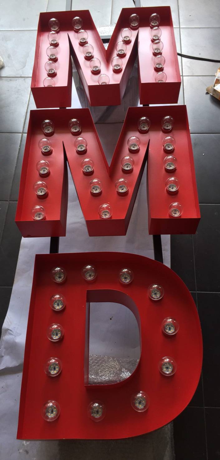 อักษรไฟปิงปอง"MMD" ยกขอบ 10cm พ่นทำสีแดง