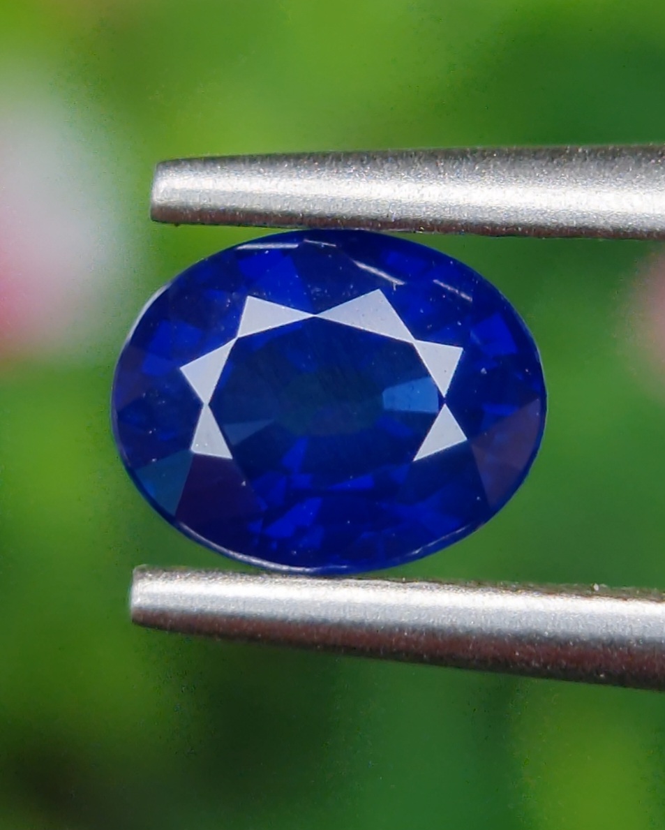 พลอย ไพลิน (Blue Sapphire) 1.22 กะรัต (Cts.) สีพิเศษ รอยัล บลู (Royal Blue) พร้อมใบเซอร์ พลอยแท้ อัญมณีมงคลประจําวันเกิด เครื่องประดับพลอย