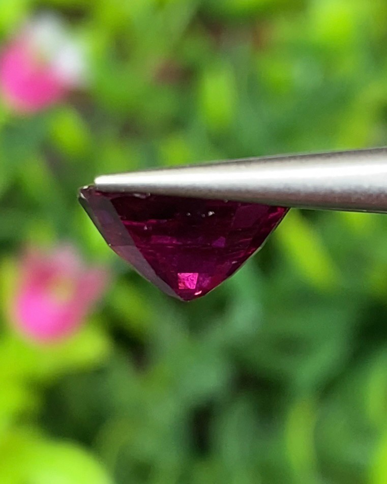 พลอย โรโดไลต์ กาเน็ท Rhodolite Garnet 3.67 กะรัต Cts.พลอยแท้ อัญมณีมงคลประจําวันเกิด เครื่องประดับพลอย