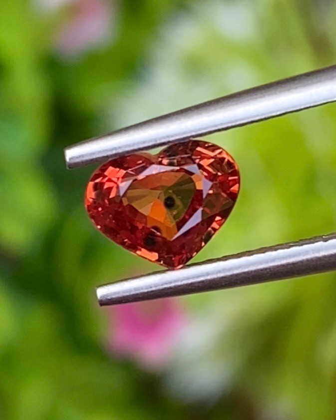 พลอย ออเรนจ์ แซฟไฟร์ Orange Sapphire 0.97 กะรัต (Cts.) พลอยแท้ อัญมณีมงคลประจําวันเกิด เครื่องประดับพลอย