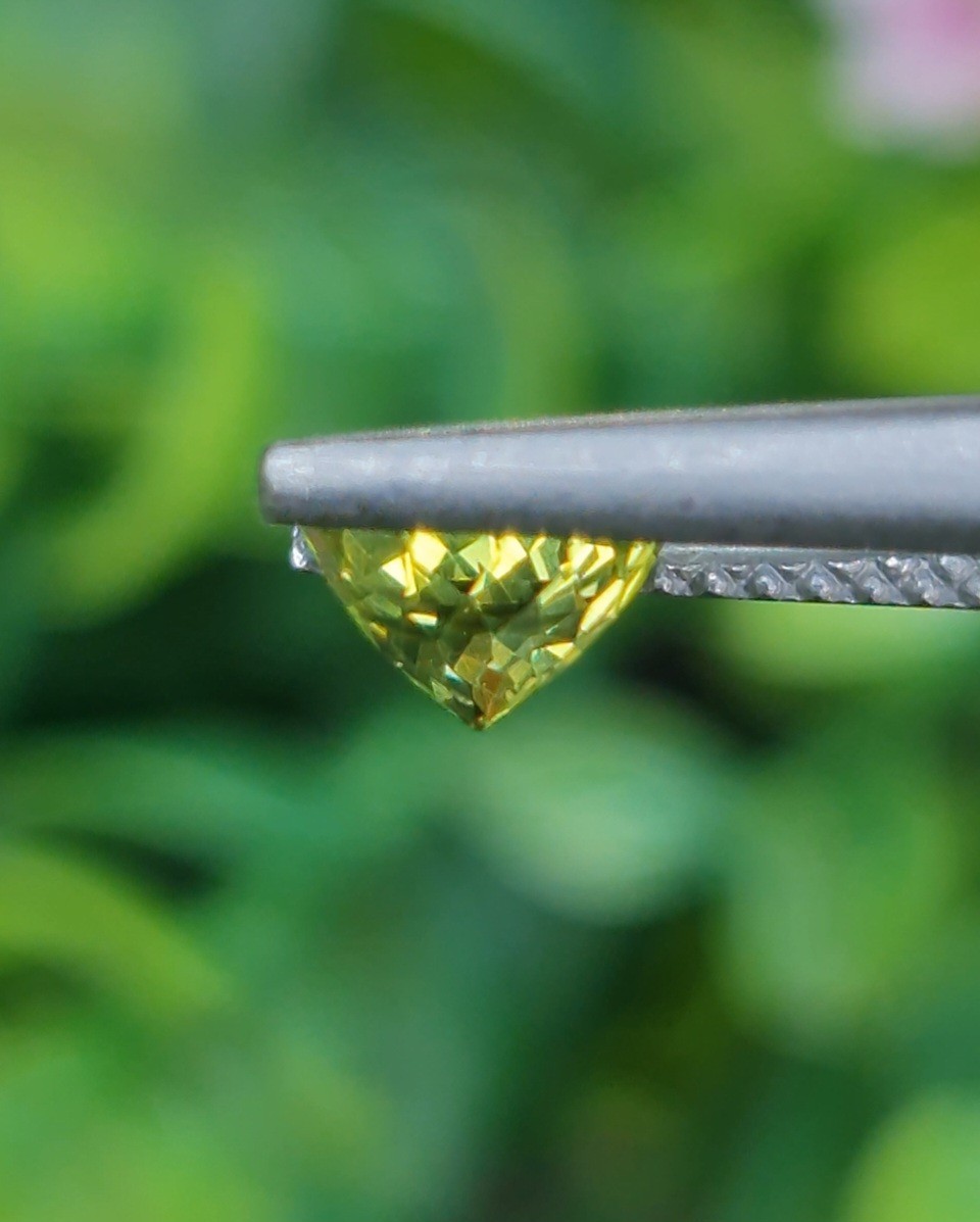 พลอย คริโซเบริล (Chrysoberyl) 1.22 กะรัต (Cts.) พลอยแท้ อัญมณีมงคลประจําวันเกิด เครื่องประดับพลอย