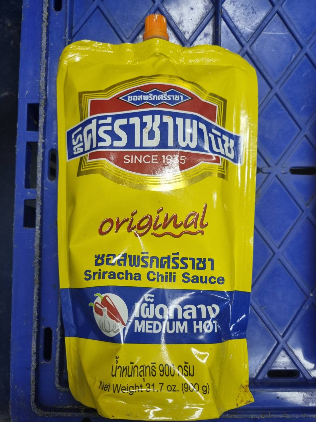 ซอสพริกศรีราชา (ถุง) ขนาด 900 กรัม แบบเผ็ดกลาง ถุงจุกเปิดใช้งานง่าย สะดวก มี 176 ถุง